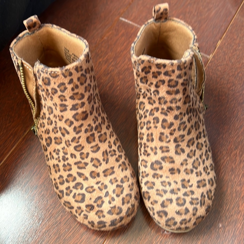 Leopard booties like new